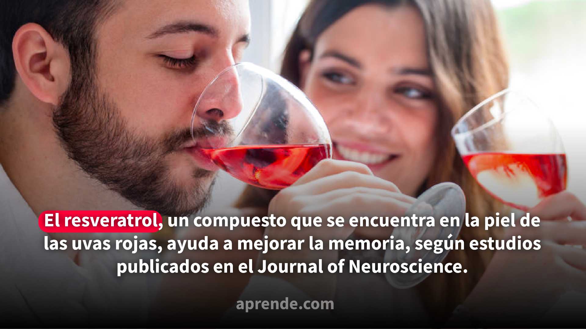 Hombre y mujer disfrutando de una copa de vino