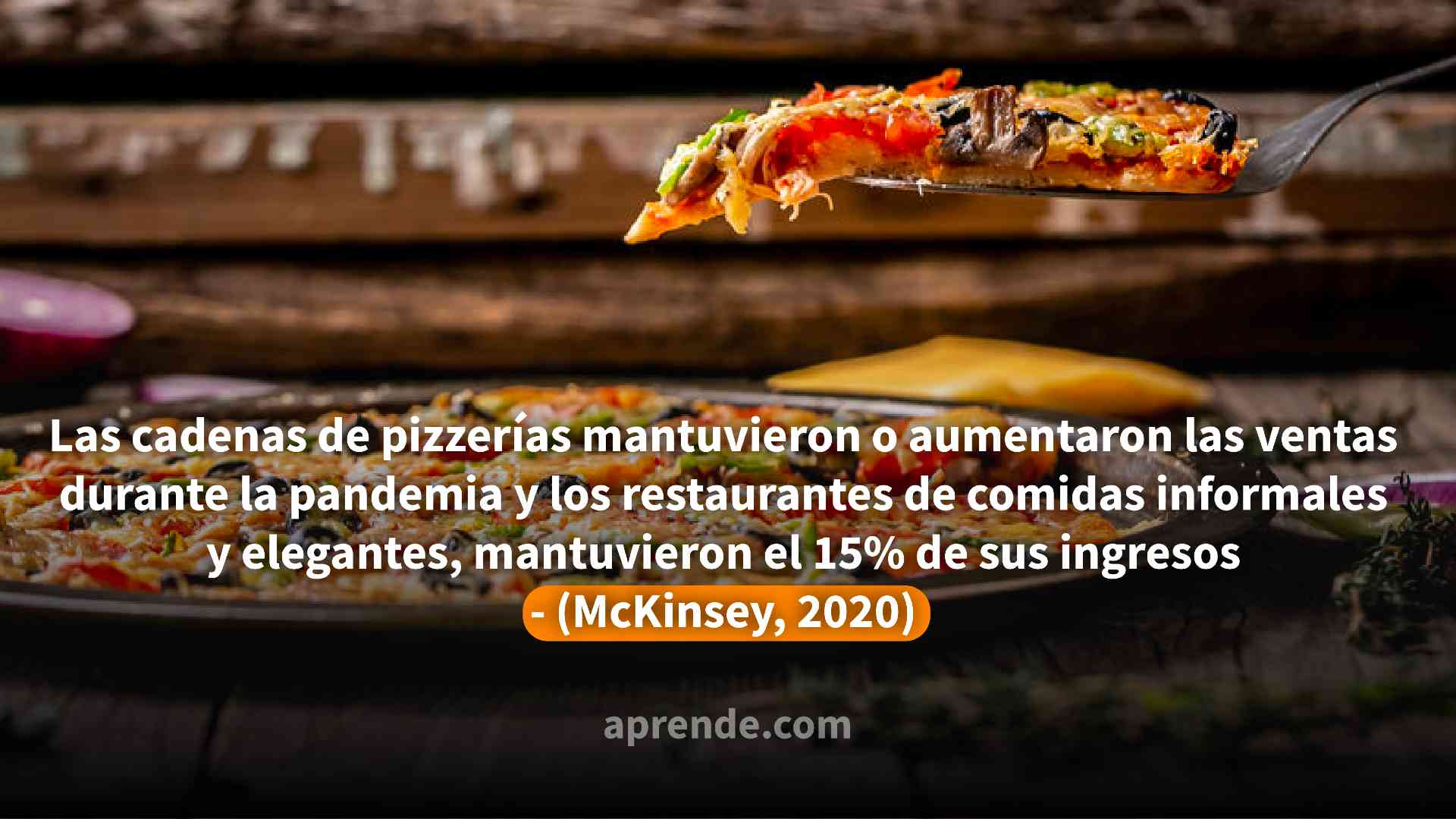 Porción de pizza extraída de la pizza más grande
