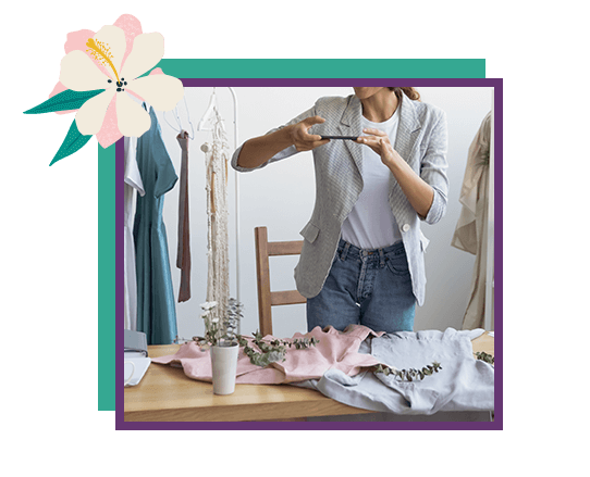 mujer tomando fotos de sus productos