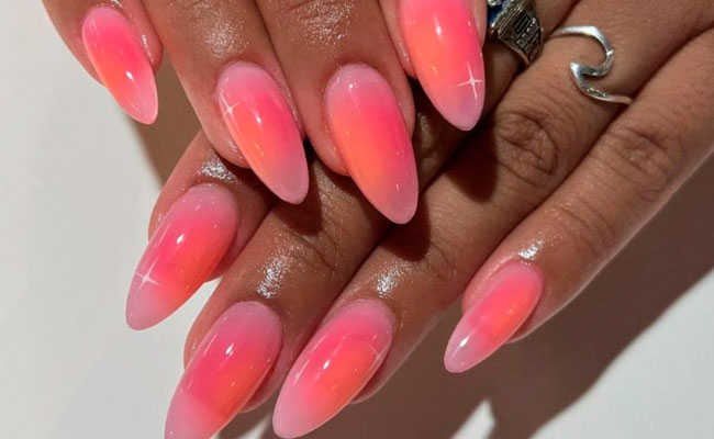 tendencia de uñas aura rosadas