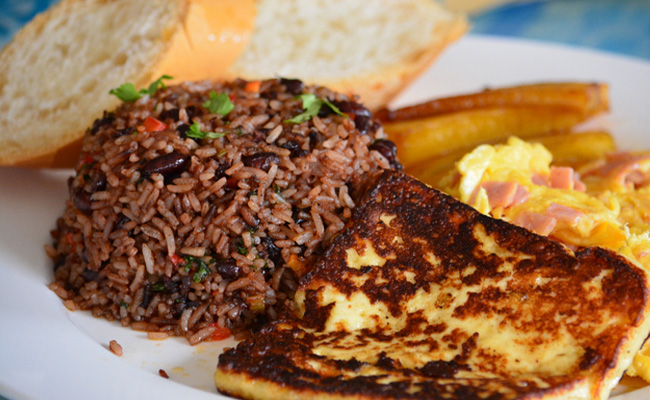 plato de gallo pinto de Costa rica