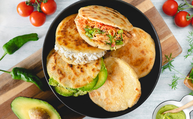 arepas colombianas con varios rellenos