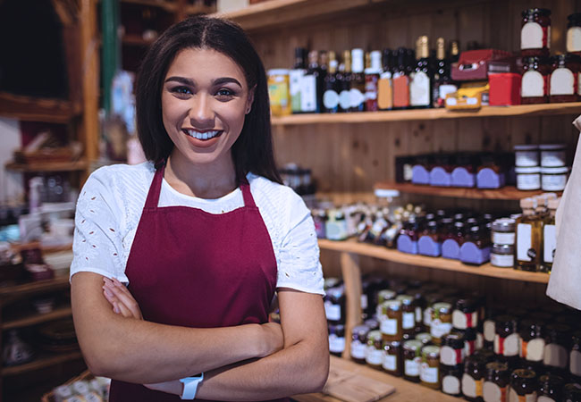 mujer emprendedora en su negocio