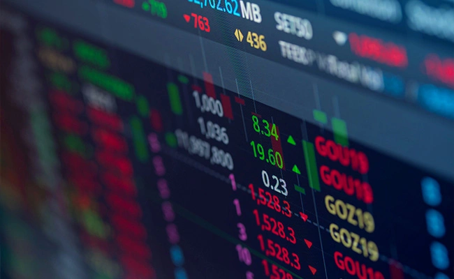 pantalla que muestra los valores del mercado de cambio